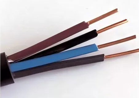 Aké izolačné materiály sa používajú v ovládacích kábloch s plastovou izoláciou?